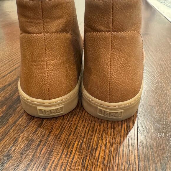 Old Navy Chukka boots boys size 4 - Picture 2 of 6